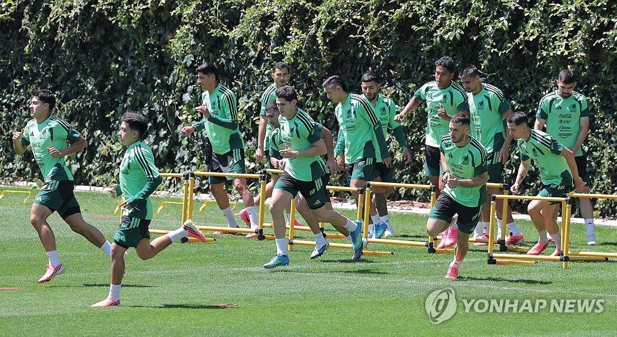 멕시코, 한국전 앞두고 '실전 모드' 돌입…드론 띄우고 몸싸움 특훈
