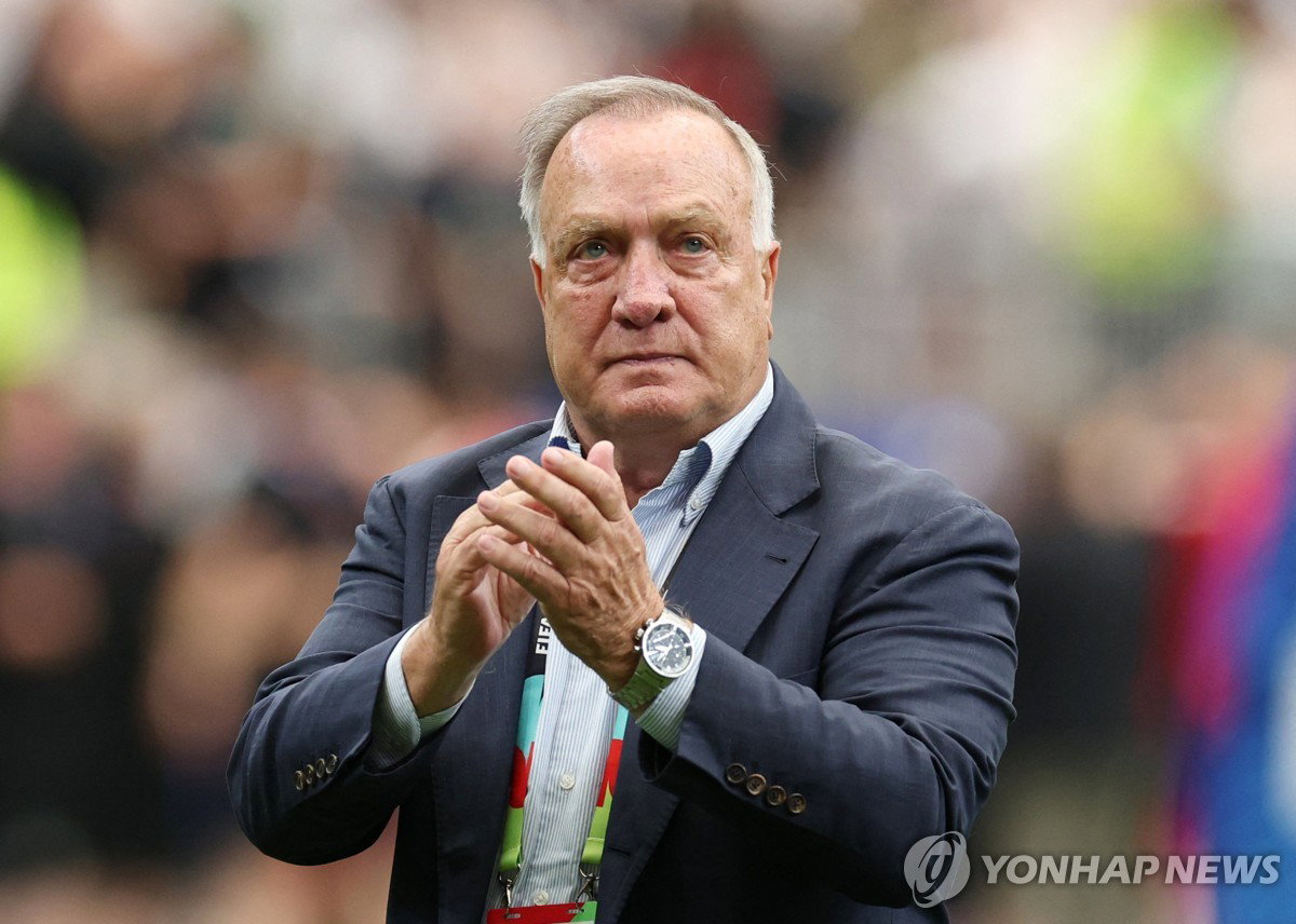 나흘 새 3번 바뀐 월드컵 최고령 감독, 78세 아드보카트가 신기록 세웠다