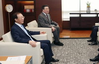 '경제 성장' 통합 열쇠? 최태원·이석연, 규제 혁파로 돌파구 연다