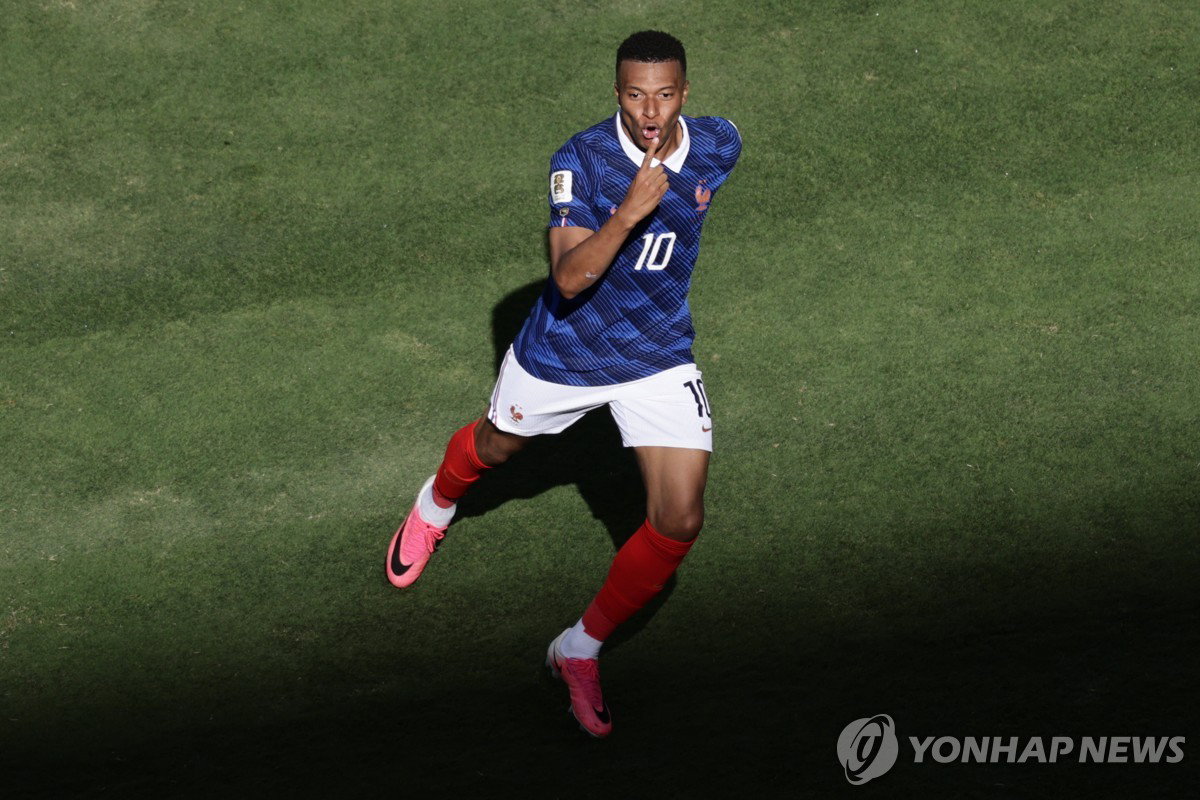음바페, 2골 폭발로 역사 새로 쓰다…프랑스, 24년 전 '세네갈 악몽' 완벽 설욕