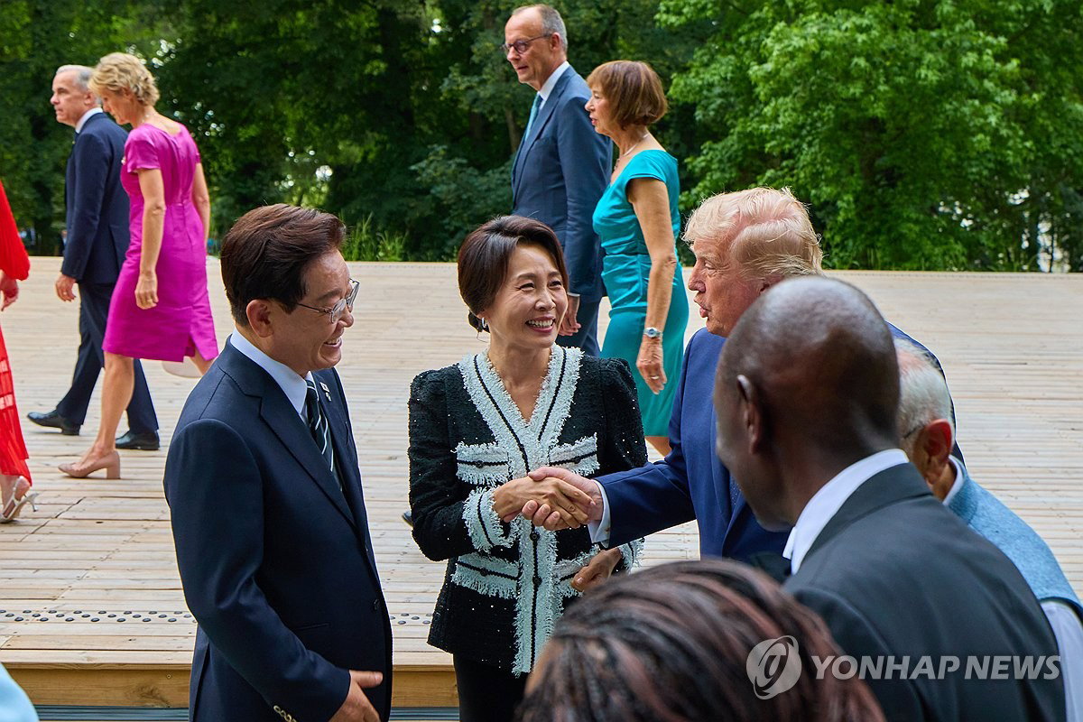 이재명 대통령, G7 만찬서 트럼프 옆자리…