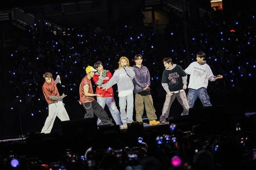 美 공연계 '파란 점 열병' 덮쳤는데…BTS '아리랑' 1달에 1172억 벌었다