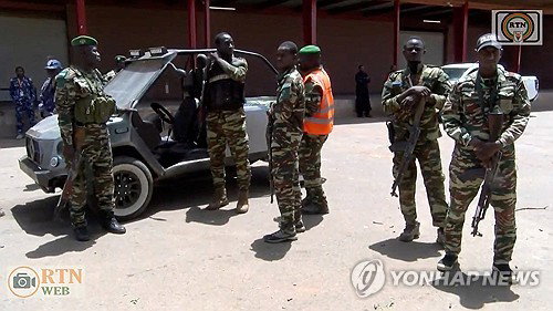 니제르 공항 '피의 경쟁' 35명 사망