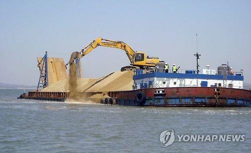 '바닷모래' 생명줄 끊기나…옹진군 재정 15억 '급감' 비상