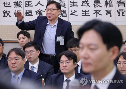 '연어 술파티' 2년만에 '허위' 판결…정치권 '폭풍 전야'