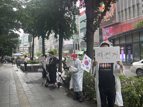 2030, 잠실 떠나 홍대서 '부정선거' 선 그었다…'3만명' 시위 급변