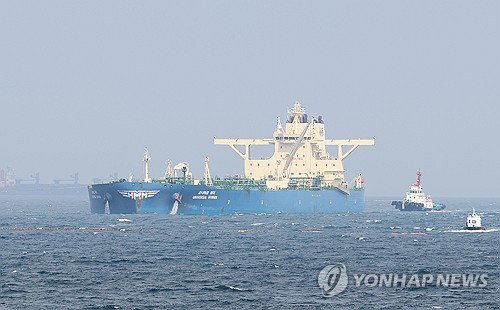 국제유가 30% 급락, 국내는 2천원대 고착…'통항료' 불확실성 증폭