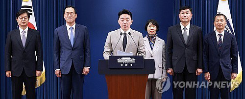 이재명 국정 2년차, '민심' 칼 빼들었다…수석 11명 중 6명 전격 교체