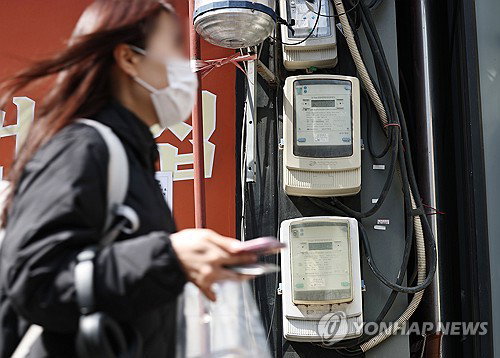여름 전기료 동결 '안도': 한전 '재정' 자구 노력 압박