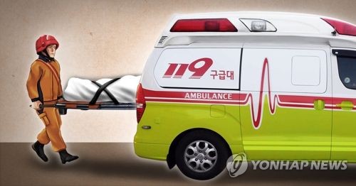 중앙선 넘어 전신주 '쾅'…창녕 70대 트럭 운전자 끝내 숨져