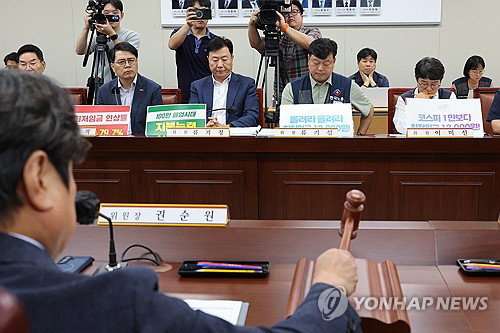 2027 최저임금 첫판 '1.2만원 vs 동결' 2027 최저임금 첫판 '1.2만원 vs 동결'