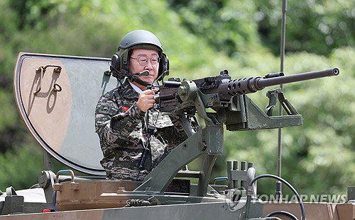 '명사수' 李대통령, NLL 中불법조업에 「대낮에 너무 심해」 격노