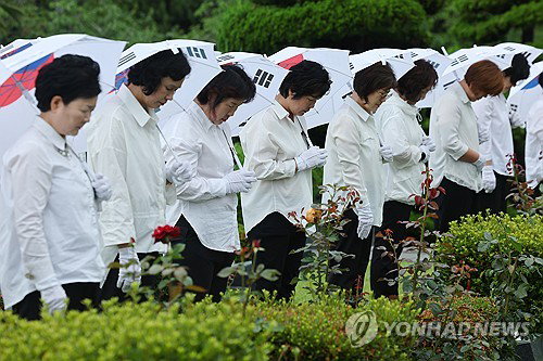 부산 6·25 76주년: 700명 모여 영웅에 '감사 물결'