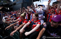 바이킹의 뉴욕 상륙…노르웨이 팬들, MLB 야구장서도 '노 젓기' 응원 열풍
