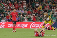 한국, FIFA 60위 남아공에 0-1 충격패…32강 진출 '남의 손'에 맡겼다