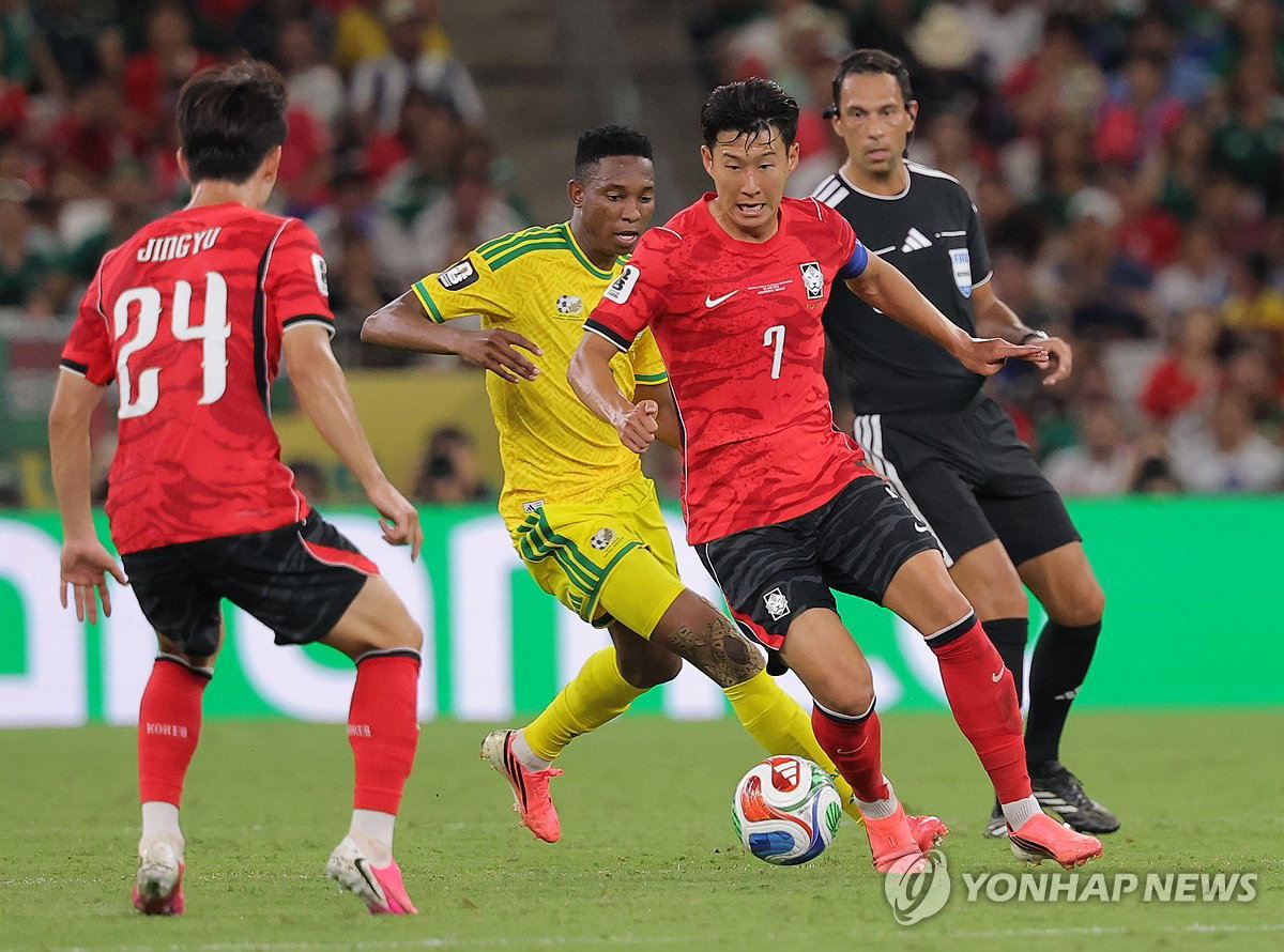 남아공에 0-1 패배…홍명보호, 32강 진출 '운명의 손'에 맡기다