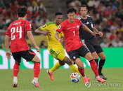 남아공에 0-1 패배…홍명보호, 32강 진출 '운명의 손'에 맡기다