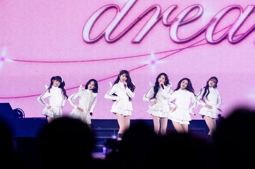 아이브, 日 '꿈의 무대' 양대 돔 석권…9만 관객 열광시킨 저력