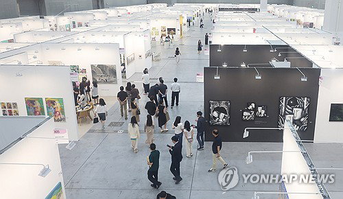 수원 화랑미술제, 신진 6인 돌풍…경기 남부 미술 '활활'