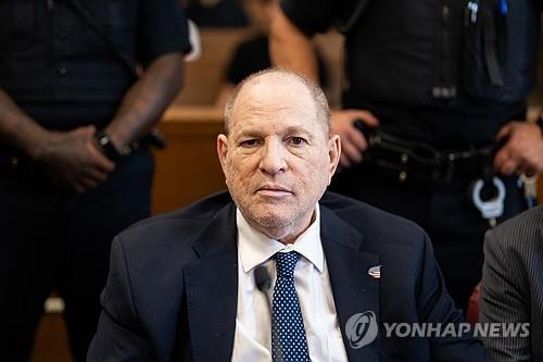 미투 와인스틴, 8년 성폭행 재심 '무산'…피해자 절규