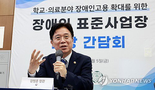 AI가 고용 늘렸다? 28%↑ 빵집 찾은 노동장관 '반전 메시지'