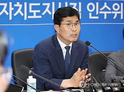「삼겹살 회동」 젠슨 황 초청…이원택 새만금 승부수