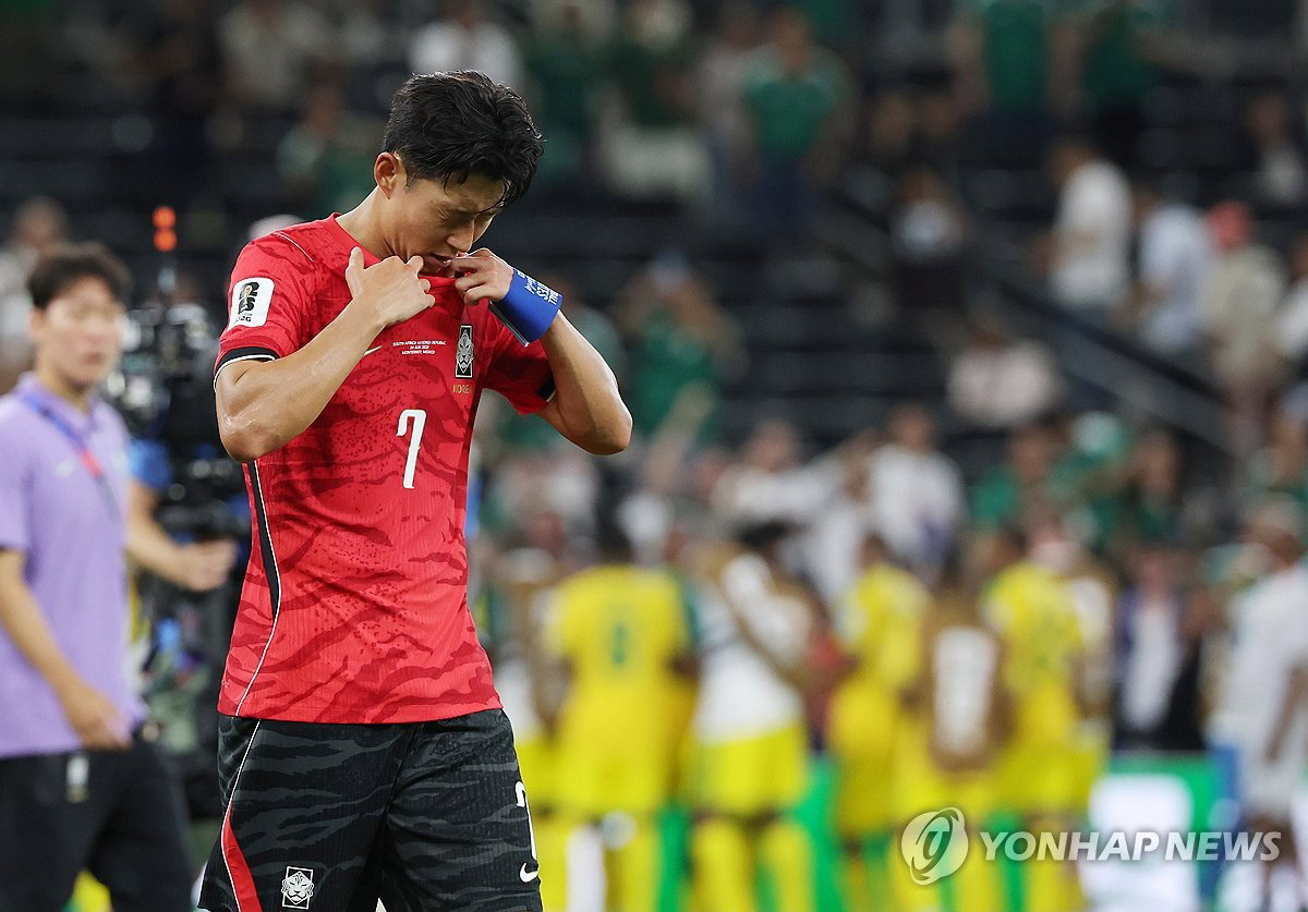 TV 화면 앞 무거운 정적…태극전사들, 끝내 짐 싸다
