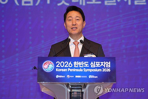 李대통령 '호남 반도체' 발언… '정책 협박' vs '미르재단' 소환