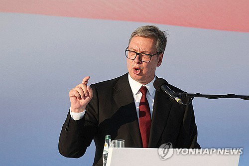부치치 세르비아 대통령 사임 선언: '권력 재편' 노린 노회한 전략?