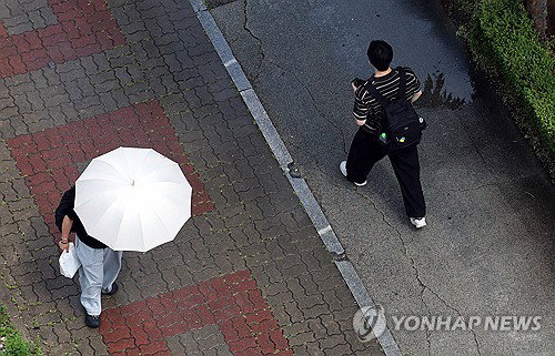 내일 서울 33도 찍고 '기습 소나기'…돌풍·우박 '초비상'