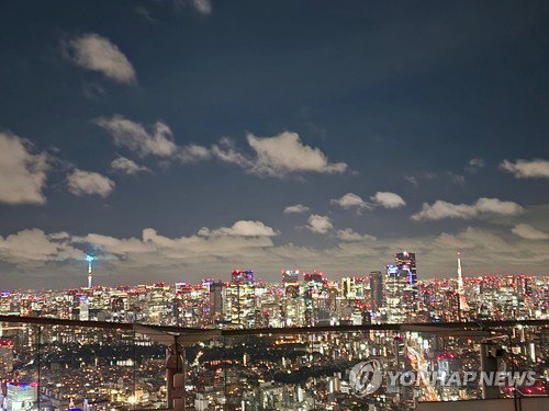 도쿄 숙박세 2배 폭등…일본, 6천만명 관광객 '오버투어리즘'에 특단 조치
