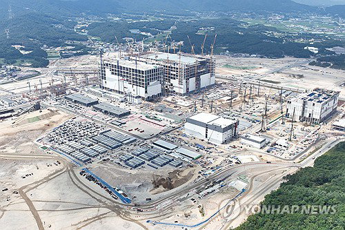 역대급 AI 붐에 한국 수출 1천억弗 신기록…'반도체 넘어 전 산업 폭증'