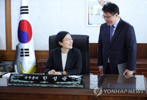 한성숙 총리, 중기 'AI 혁신' 키 잡다