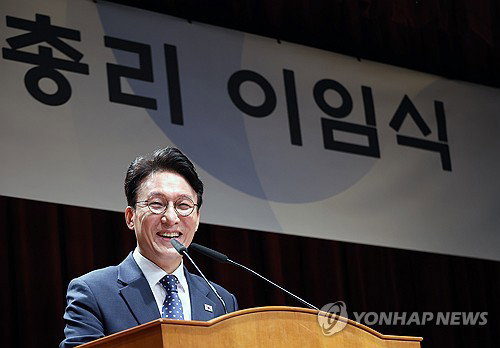 김민석, '후단협' 盧 자서전 '충정'으로 정면돌파… 8·17 시동