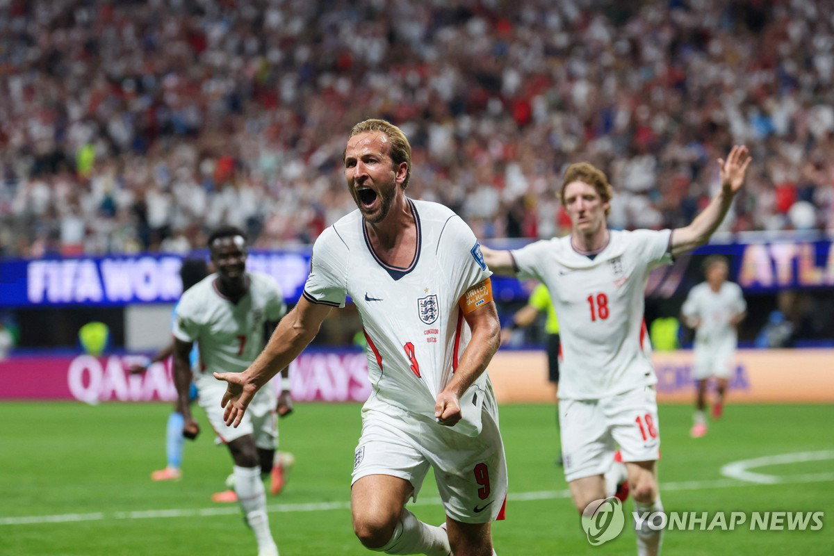 케인, 2골 폭발! 잉글랜드 역전승으로 16강…멕시코와 한판 승부