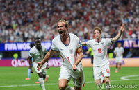 케인, 2골 폭발! 잉글랜드 역전승으로 16강…멕시코와 한판 승부