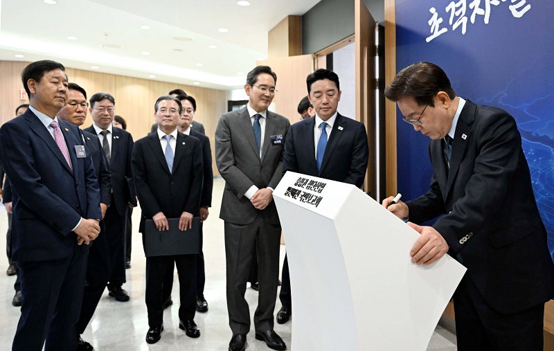 이재명 대통령, 충청권 첨단산업 발전 국민보고회 참석 이재명 대통령, 충청권 첨단산업 발전 국민보고회 참석
