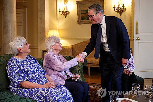 英 총리, 18만 5천명 강제 입양 '역사 오점' 공식 사과