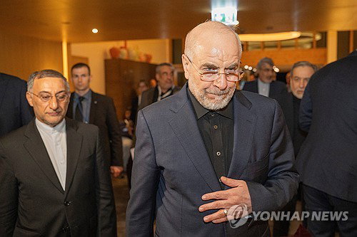 하메네이 장례 앞 이란, 美·이스라엘에 '최후통첩'