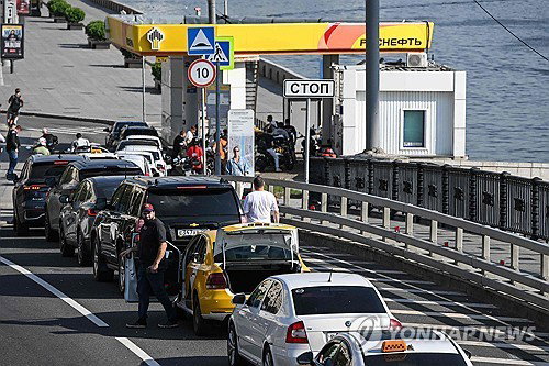 5km 주유소 장사진…러시아, 기름 대란에 전황 뒤집히나?