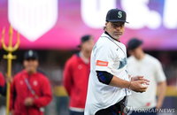 "스트라이크!"…포체티노, MLB 마운드서 벨기에전 필승 다짐