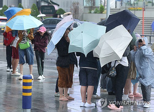 제주 산지 '150㎜ 이상' 폭우… 일요일 전국 장맛비