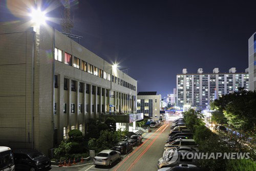 "스타벅스 가야지" 구호 파문…배재고 야구부원 12명 징계 처분