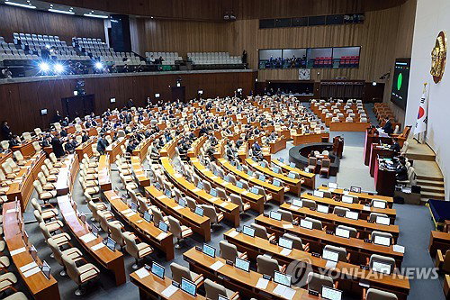 시행 첫날 '검열 입법' 맹비난…정보통신망법 역풍 예고