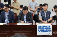 '절반 격차' 990원에도… 최저임금 10.9% vs 1.4% 대립