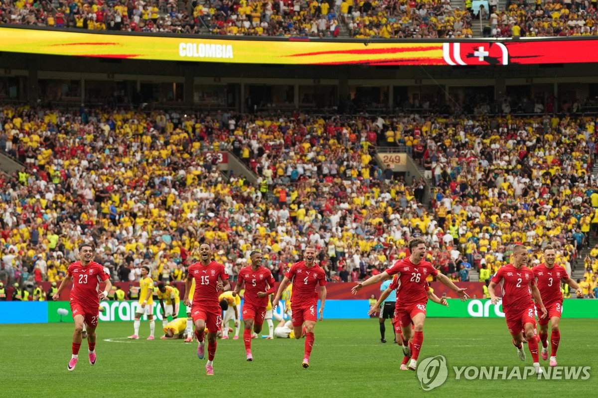 스위스, 72년 만의 8강 합류…유럽 6개국 독주 속 '홀란 vs 케인' 빅매치 성사