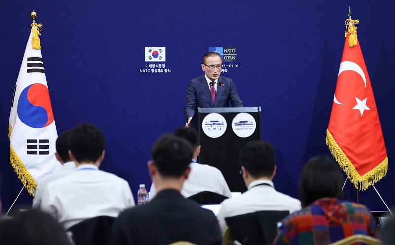 위성락 안보실장, 이재명 대통령 나토 순방 일정 브리핑 위성락 안보실장, 이재명 대통령 나토 순방 일정 브리핑