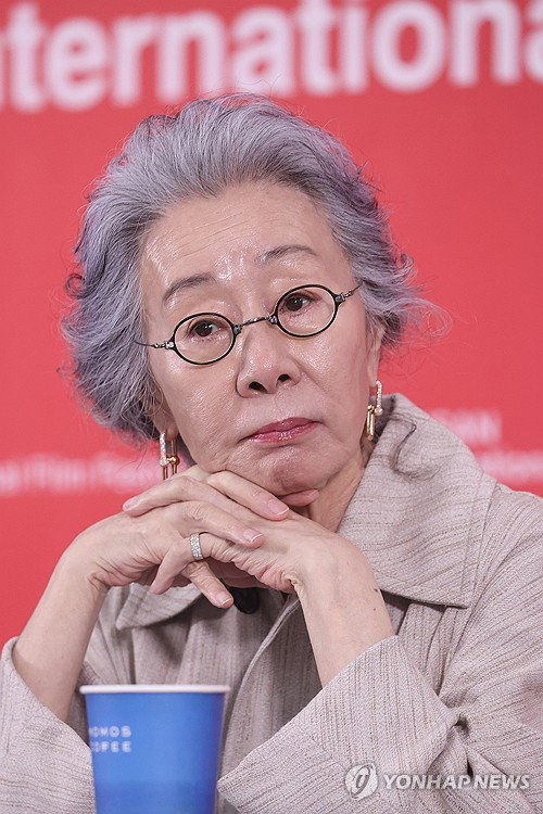 '오스카 이어 에미상까지?' 윤여정, '성난 사람들2'로 새 역사 쓸까