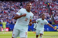 음바페 '속죄포'에 뎀벨레 쐐기…프랑스, 모로코 2-0 완파하고 3연속 4강