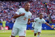 음바페 '속죄포'에 뎀벨레 쐐기…프랑스, 모로코 2-0 완파하고 3연속 4강